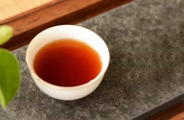 普洱生茶与普洱熟茶，不仅仅是一个渥堆的距离
