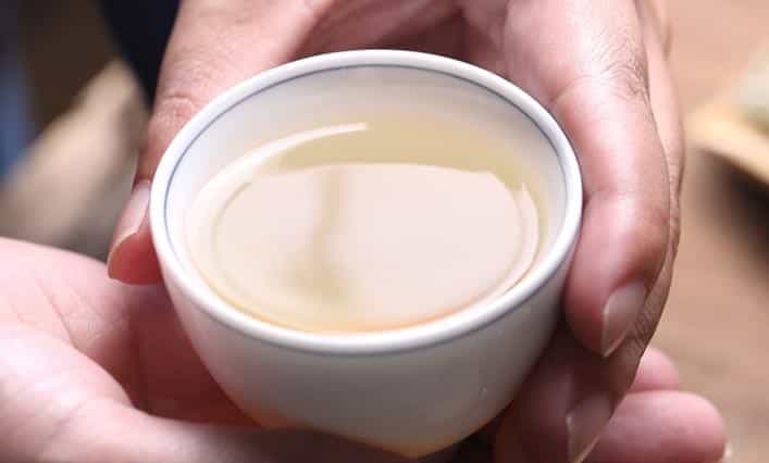 为什么茶汤表面浮着一层薄膜状物质