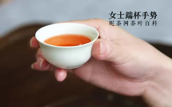 女士喝茶端茶杯的手势，女士喝茶手势