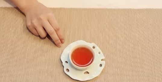 女士喝茶的握杯方式