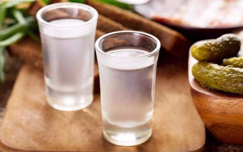 酒精加水就是白酒吗？