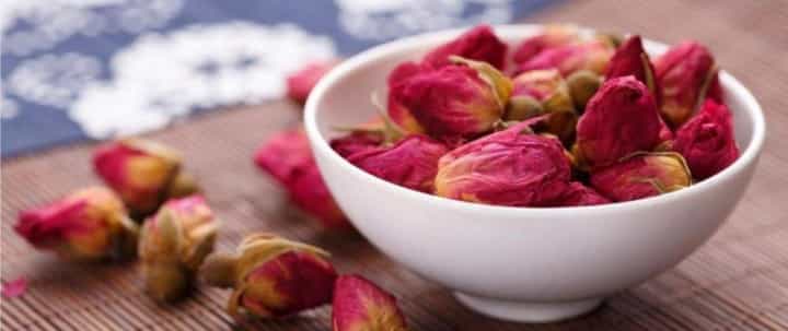 服用玫瑰花茶的禁忌有哪些？饮用玫瑰花茶的注意事项。