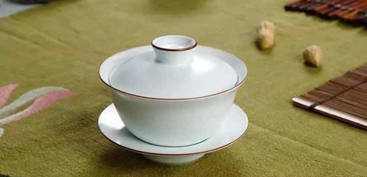 如何选择合适的茶具进行泡茶？