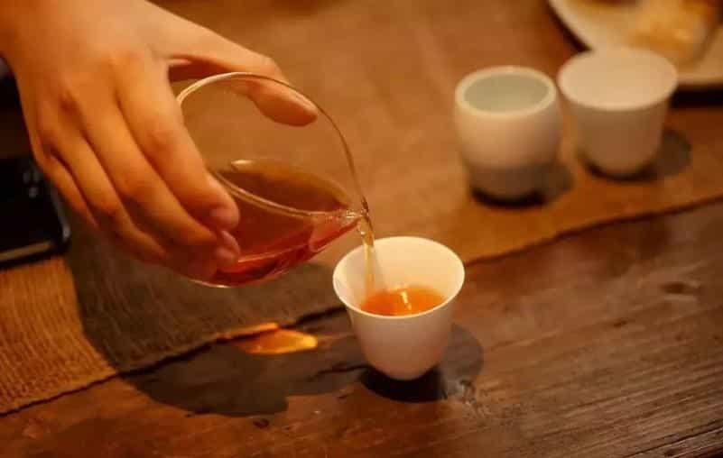蜂蜜泡茶叶的副作用