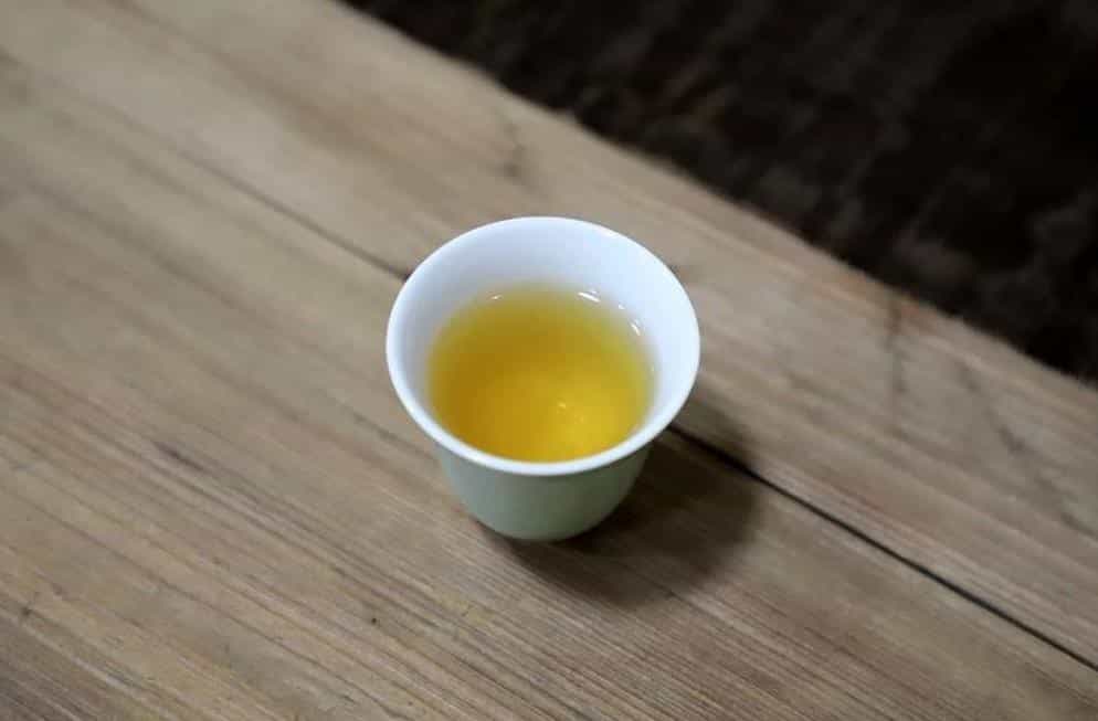 白牡丹新茶叶子是什么颜色