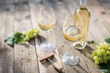 葡萄酒杯的类型 葡萄酒杯清洗方法，喝白葡萄酒用什么杯