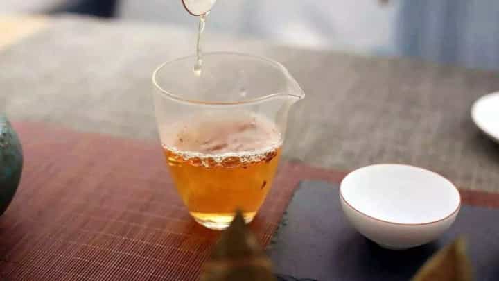茶叶冲泡后产生的泡沫是什么