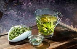 从绿茶到奶茶：尝试用绿茶制作自制奶茶！